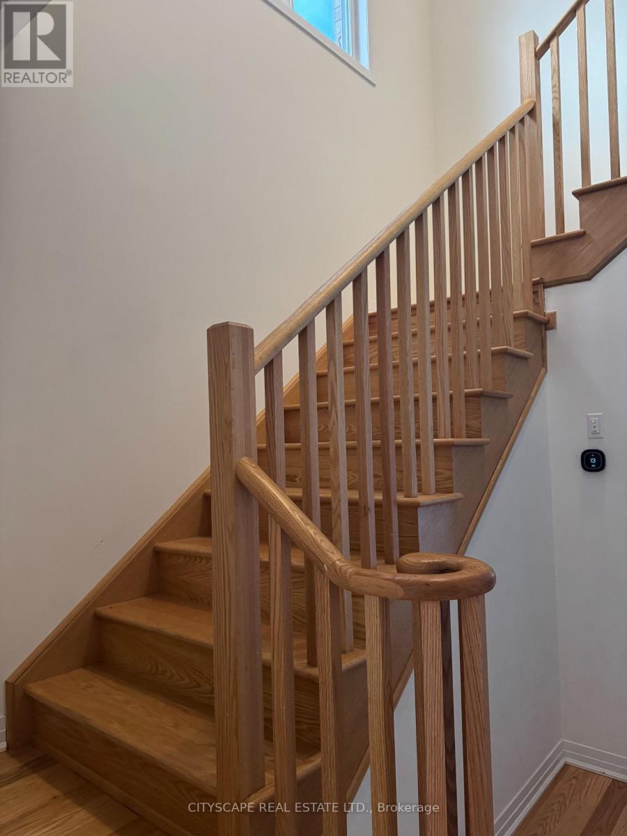 128 Varsity Drive, Welland, Ontario  L3B 0N3 - Photo 9 - X12586764