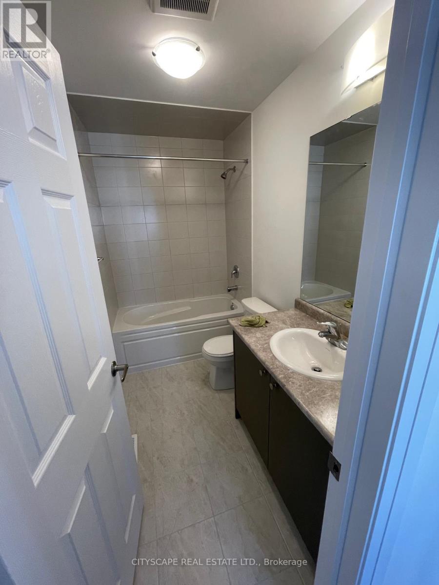 128 Varsity Drive, Welland, Ontario  L3B 0N3 - Photo 2 - X12586764