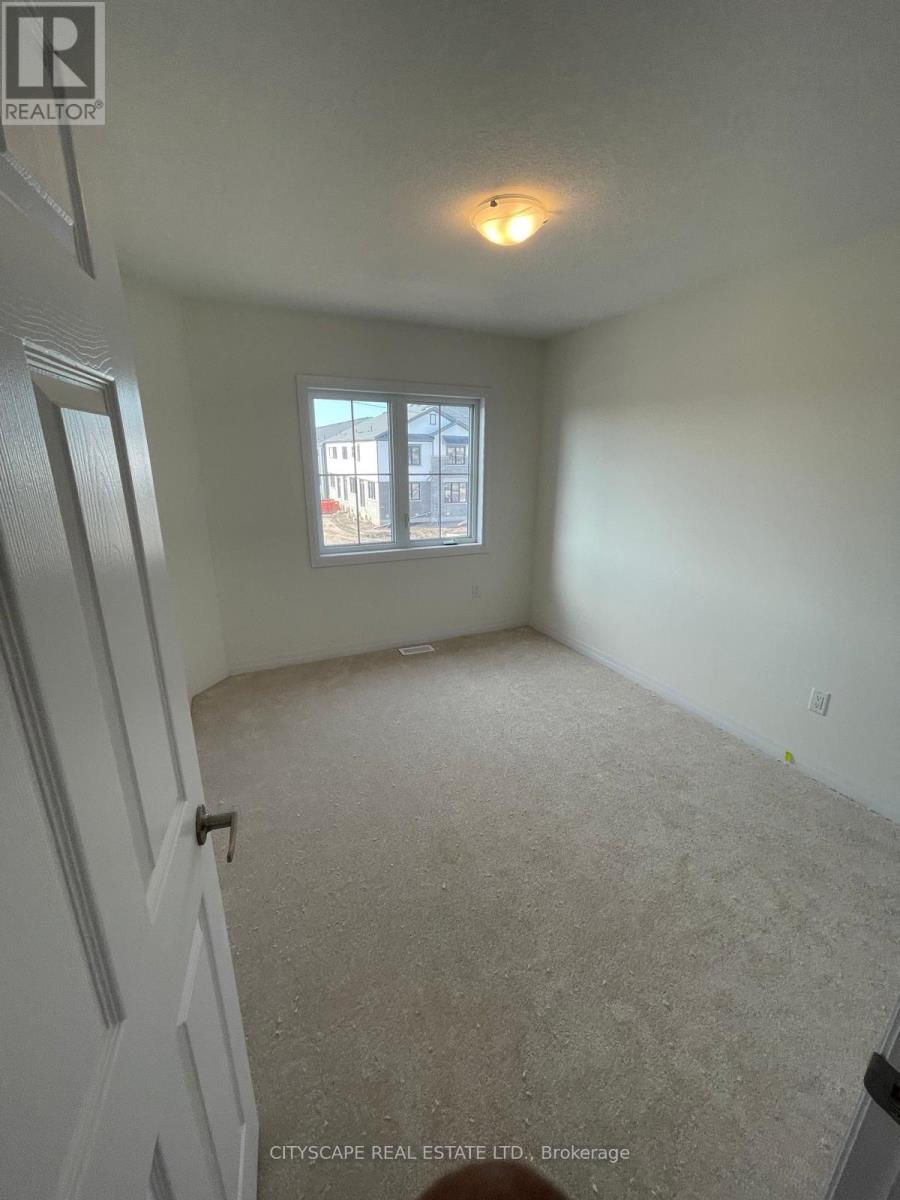 128 Varsity Drive, Welland, Ontario  L3B 0N3 - Photo 3 - X12586764