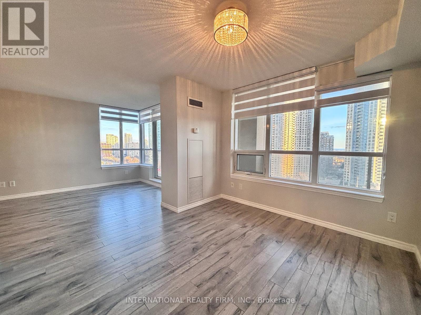 1511 - 4080 Living Arts Drive, Mississauga, Ontario L5B 4N3 - Photo 4 - W12587154