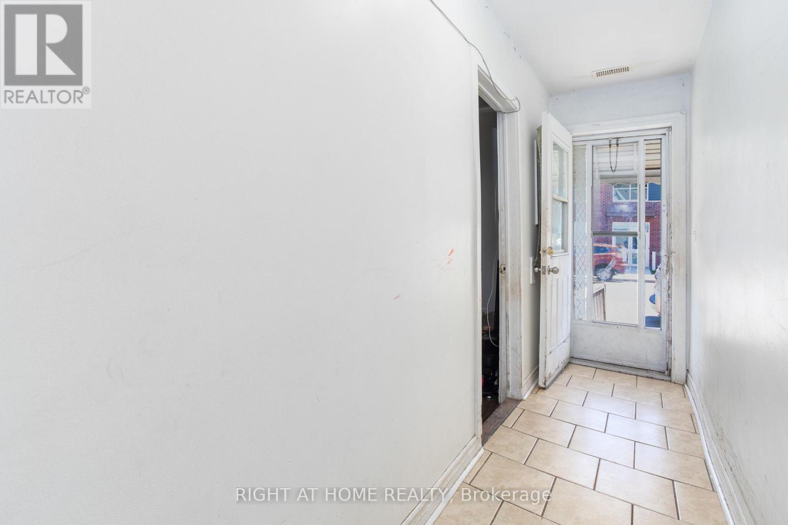 175-177 Wilson Street, Hamilton, Ontario L8R 1E3 - Photo 2 - X12586256