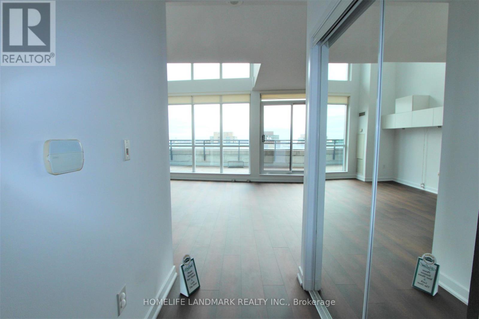 833 - 8 Telegram Mews, Toronto, Ontario M5V 3Z5 - Photo 3 - C12587654