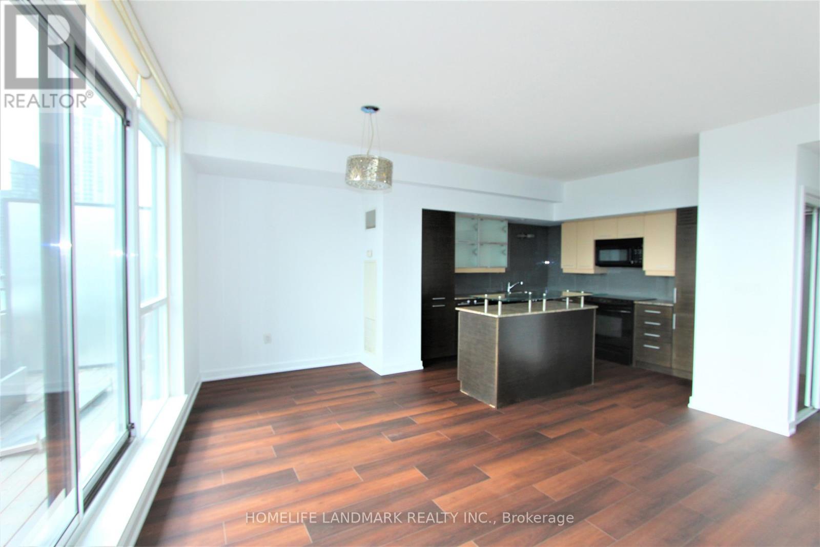 833 - 8 Telegram Mews, Toronto, Ontario M5V 3Z5 - Photo 6 - C12587654