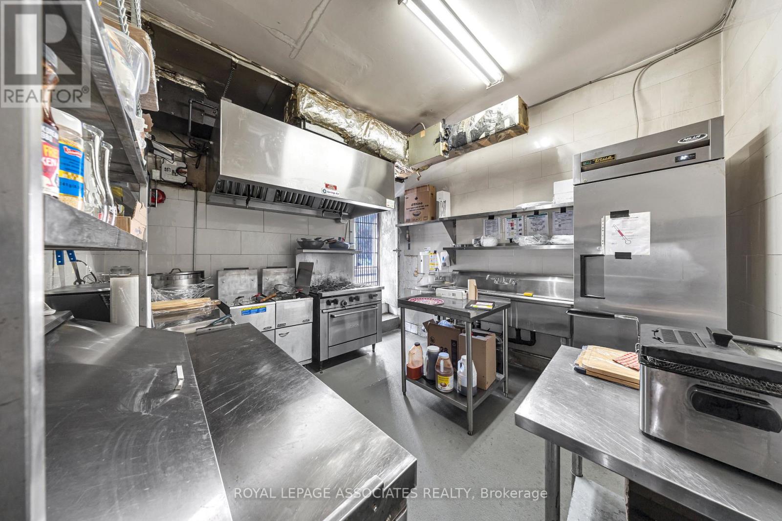 1532 Dundas Street W, Toronto, Ontario M6K 1T5 - Photo 9 - C12587712