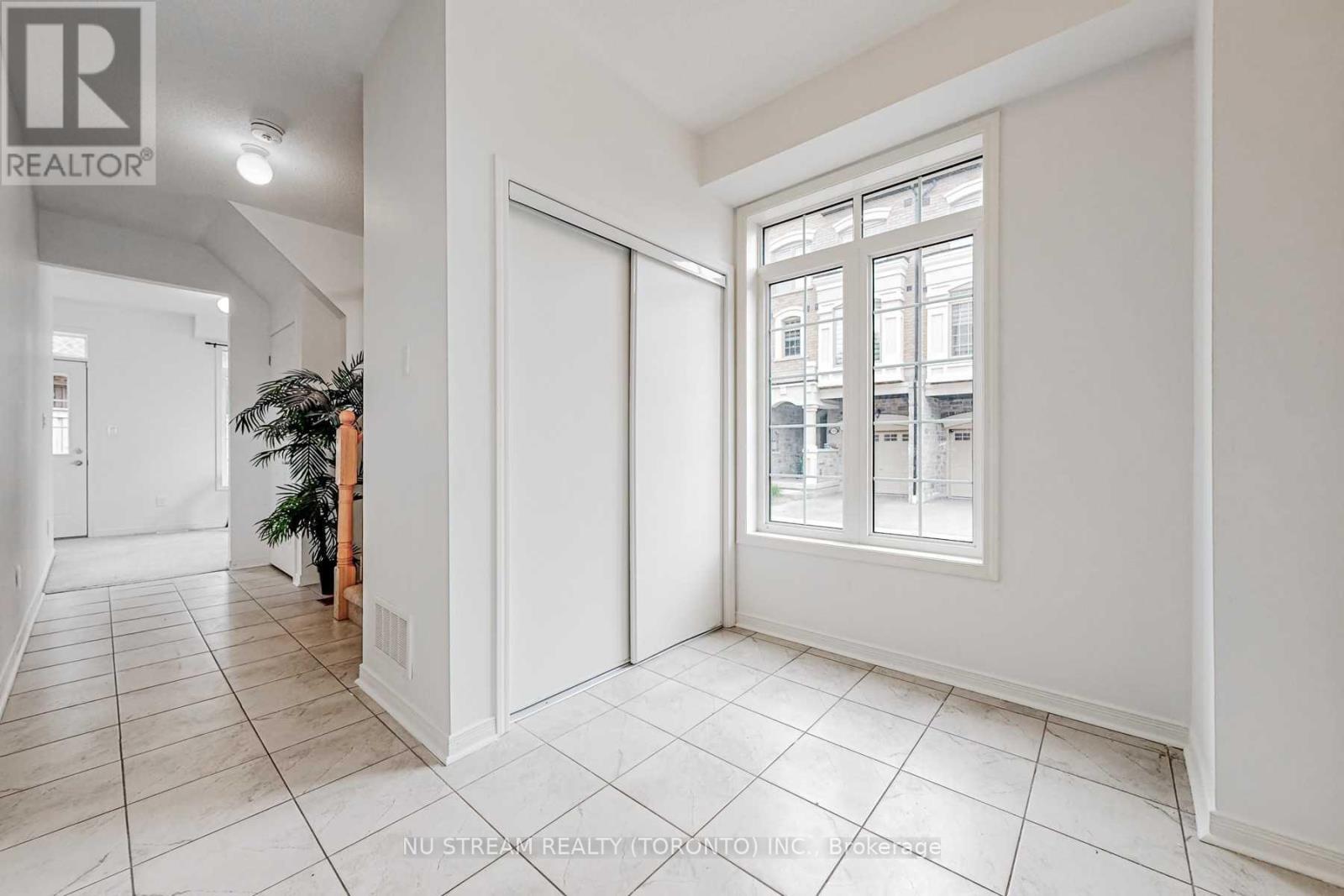 2 Sidaway Lane, Ajax, Ontario L1T 0P4 - Photo 2 - E12587660