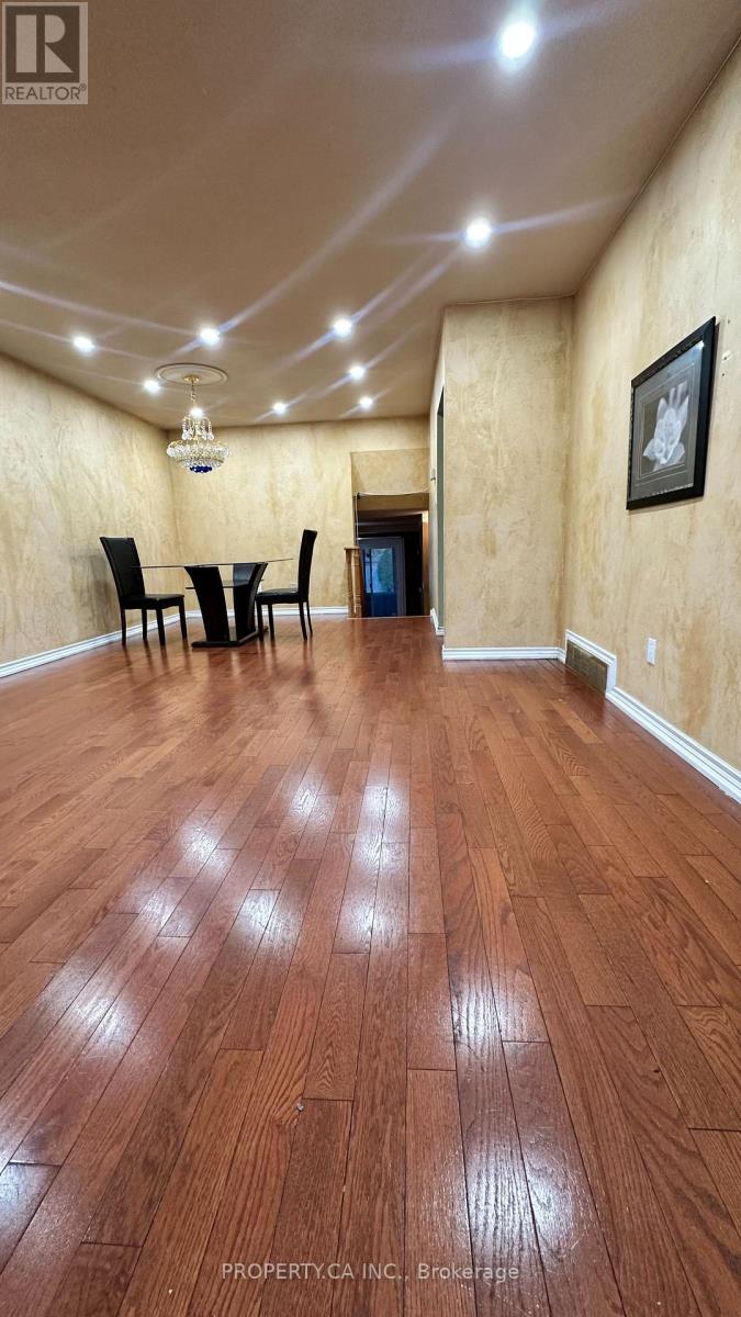 162 Merkley Square, Toronto, Ontario M1G 2Y8 - Photo 2 - E12587722