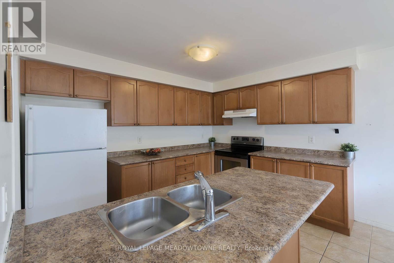 28 Norland Circle, Oshawa, Ontario L1L 0A6 - Photo 11 - E12587728