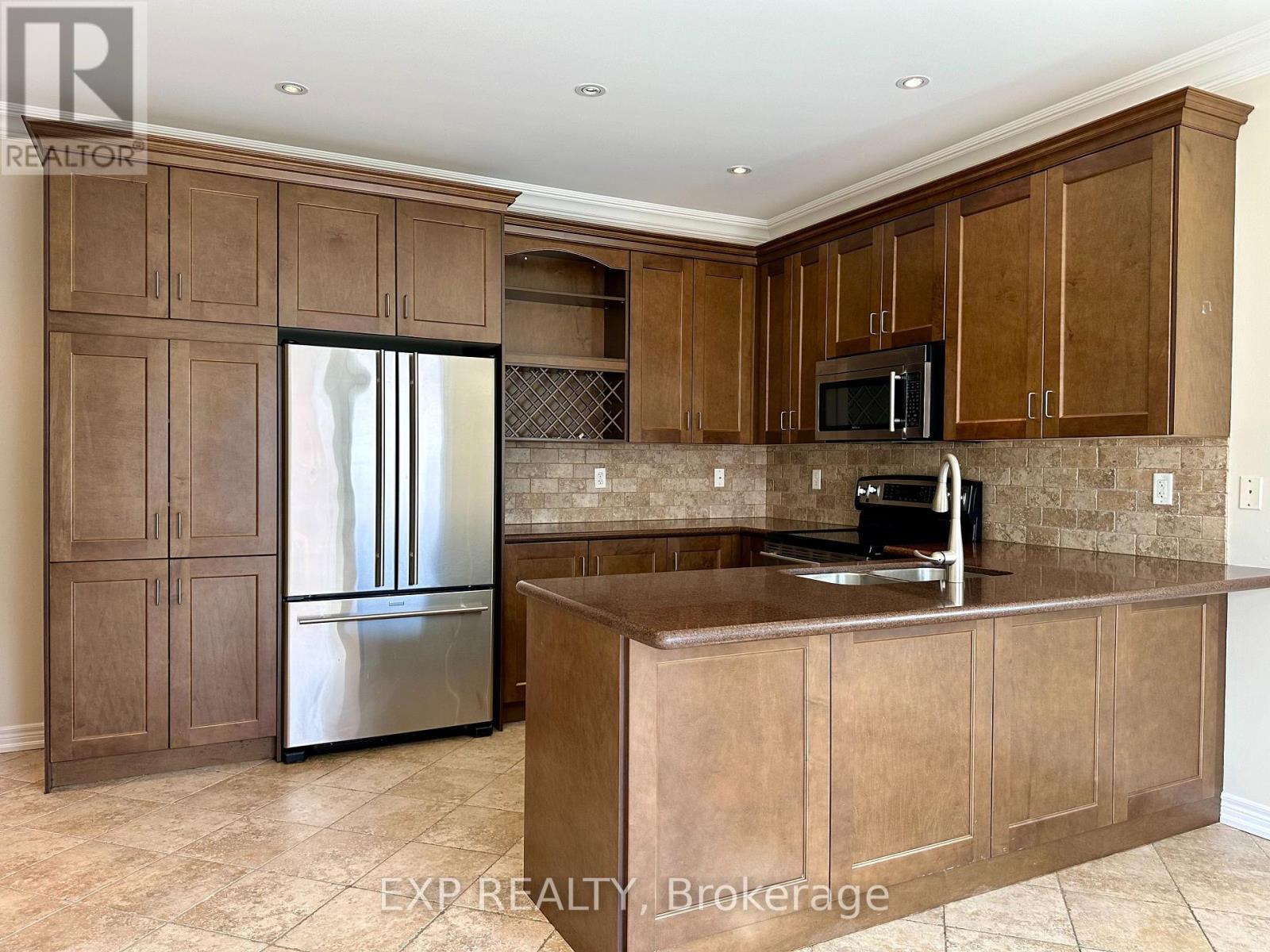 27 Butterwood Lane, Whitchurch-Stouffville, Ontario  L4A 0M7 - Photo 12 - N12443350