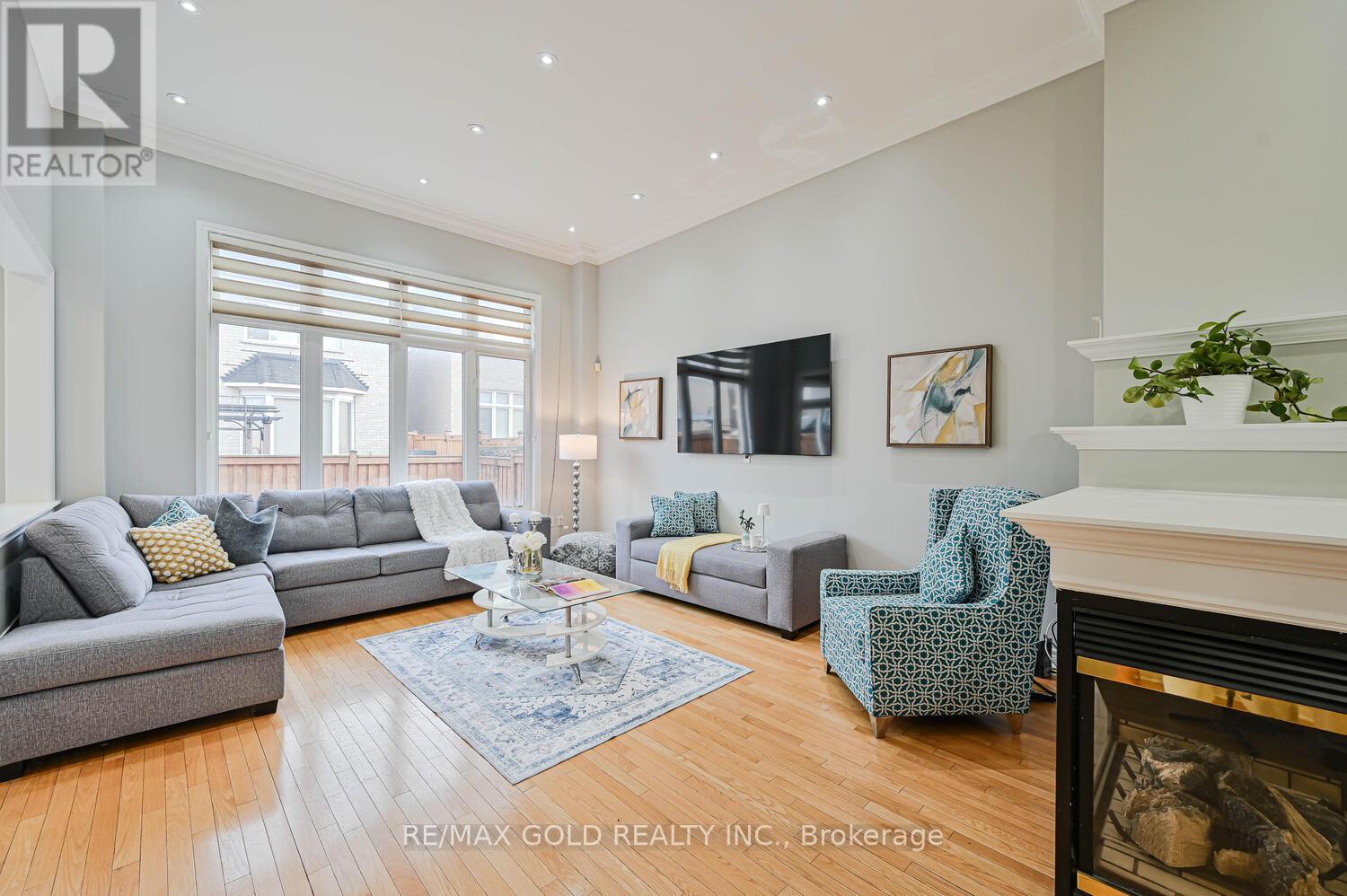 106 Watsonbrook Drive, Brampton, Ontario  L6R 0R4 - Photo 10 - W12573348