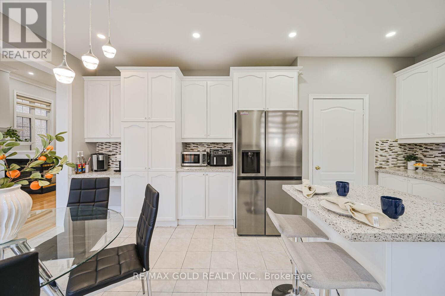 106 Watsonbrook Drive, Brampton, Ontario  L6R 0R4 - Photo 20 - W12573348