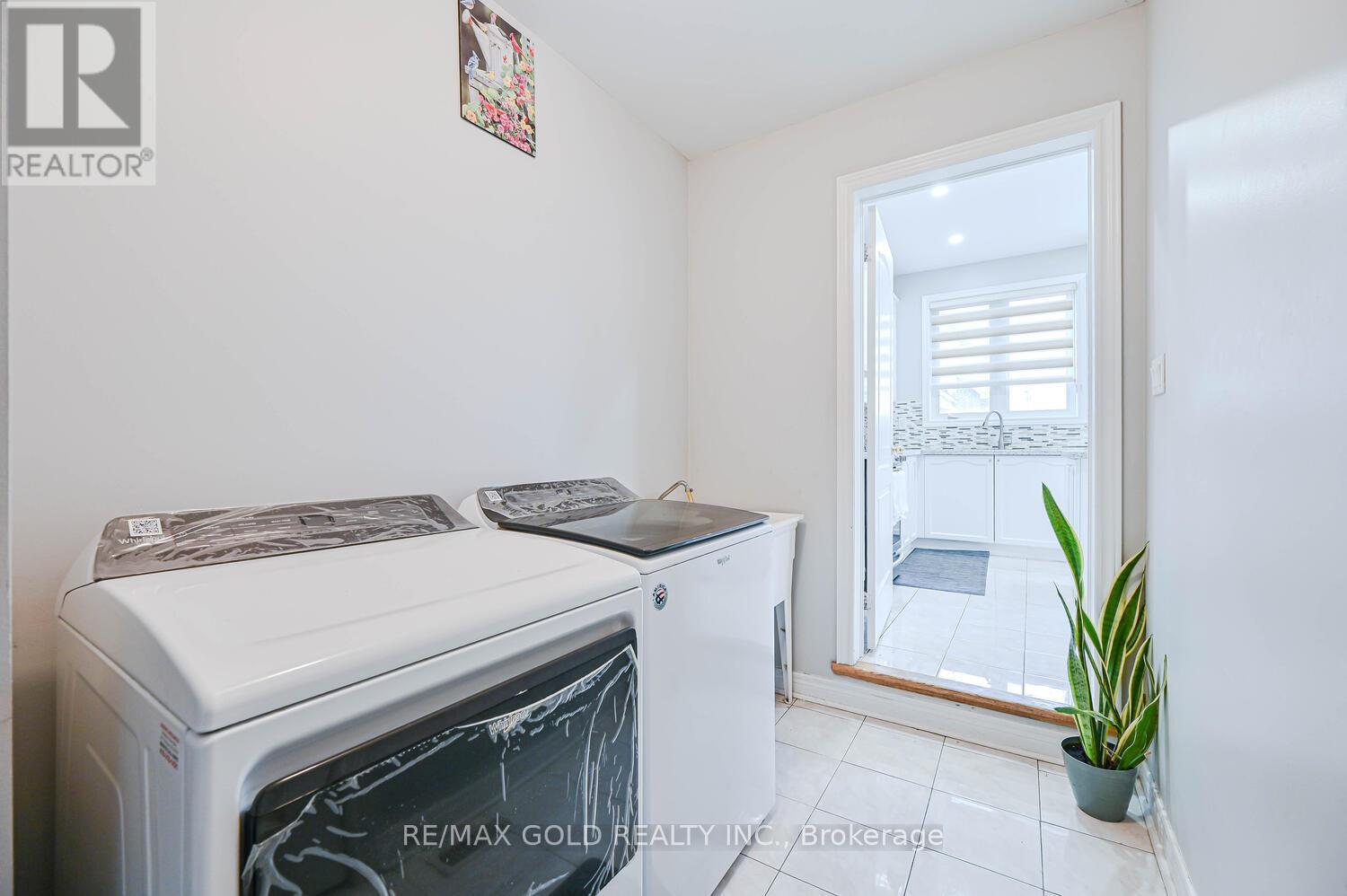 106 Watsonbrook Drive, Brampton, Ontario  L6R 0R4 - Photo 24 - W12573348