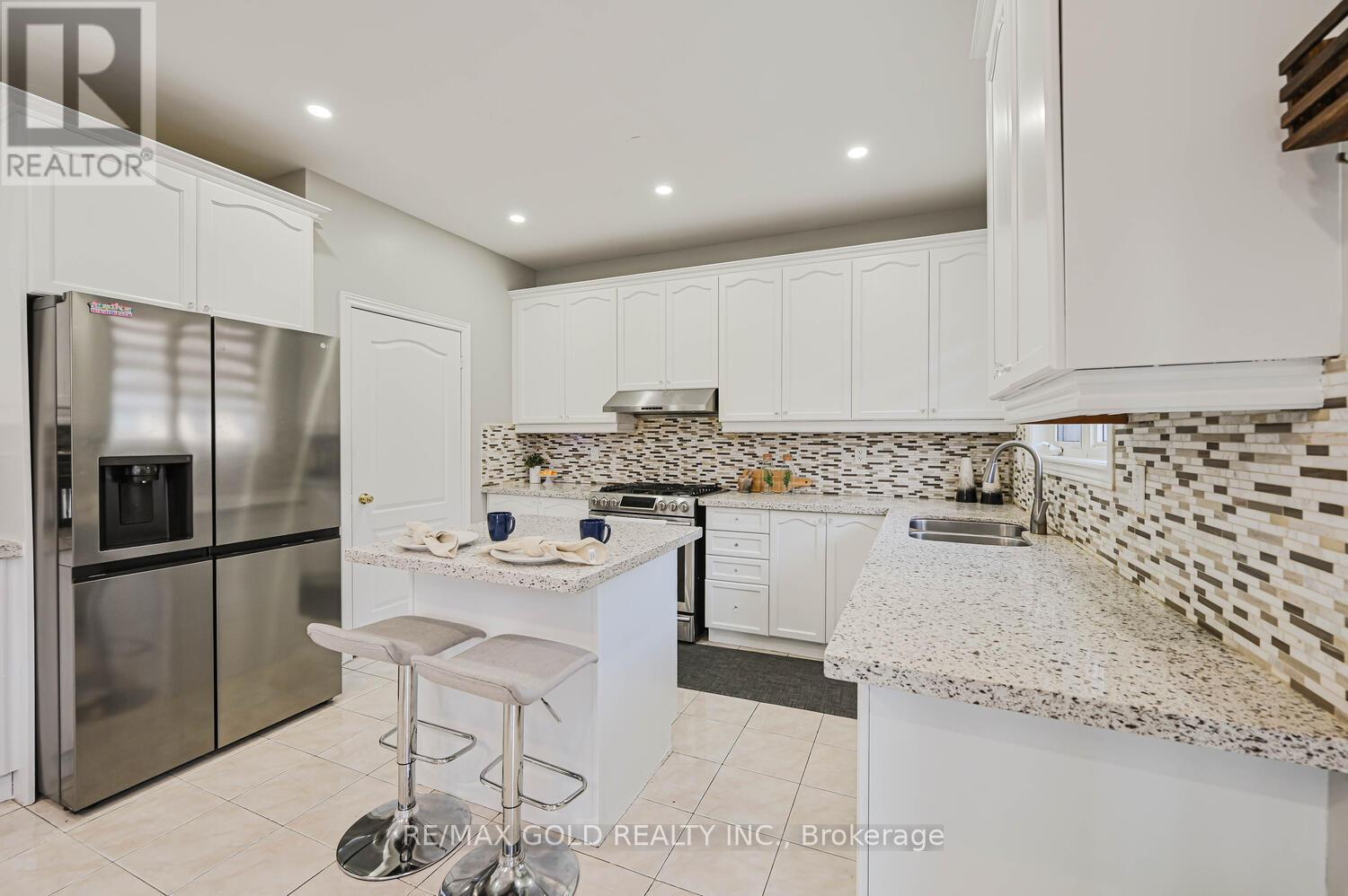 106 Watsonbrook Drive, Brampton, Ontario  L6R 0R4 - Photo 19 - W12573348