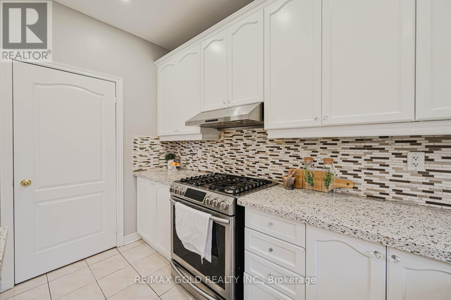 106 Watsonbrook Drive, Brampton, Ontario  L6R 0R4 - Photo 22 - W12573348