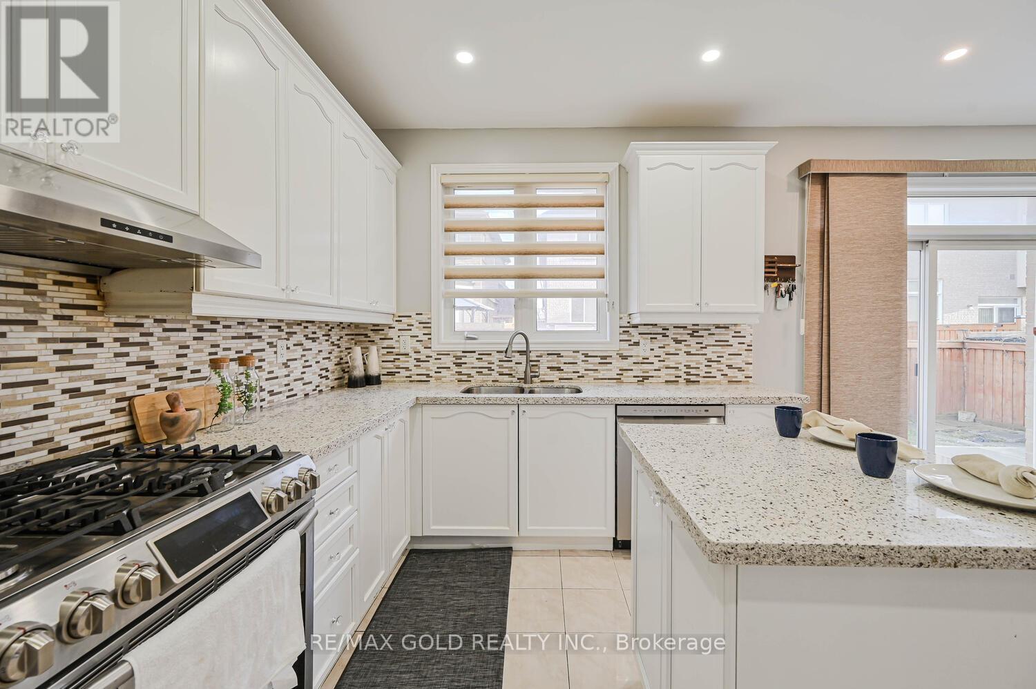 106 Watsonbrook Drive, Brampton, Ontario  L6R 0R4 - Photo 21 - W12573348