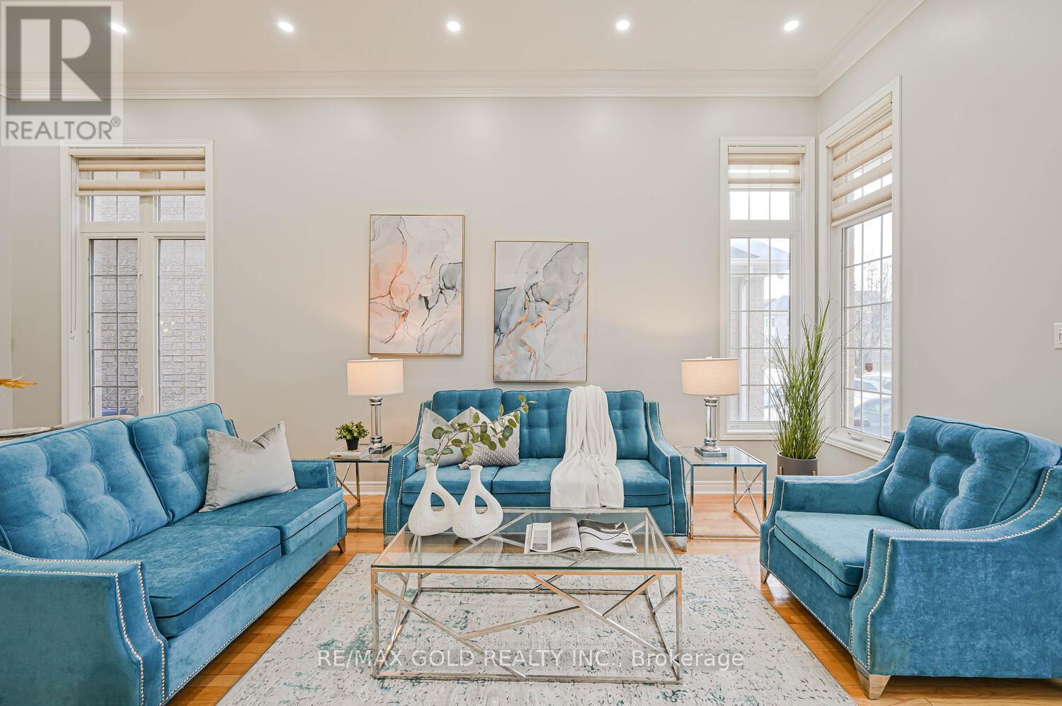 106 Watsonbrook Drive, Brampton, Ontario  L6R 0R4 - Photo 5 - W12573348