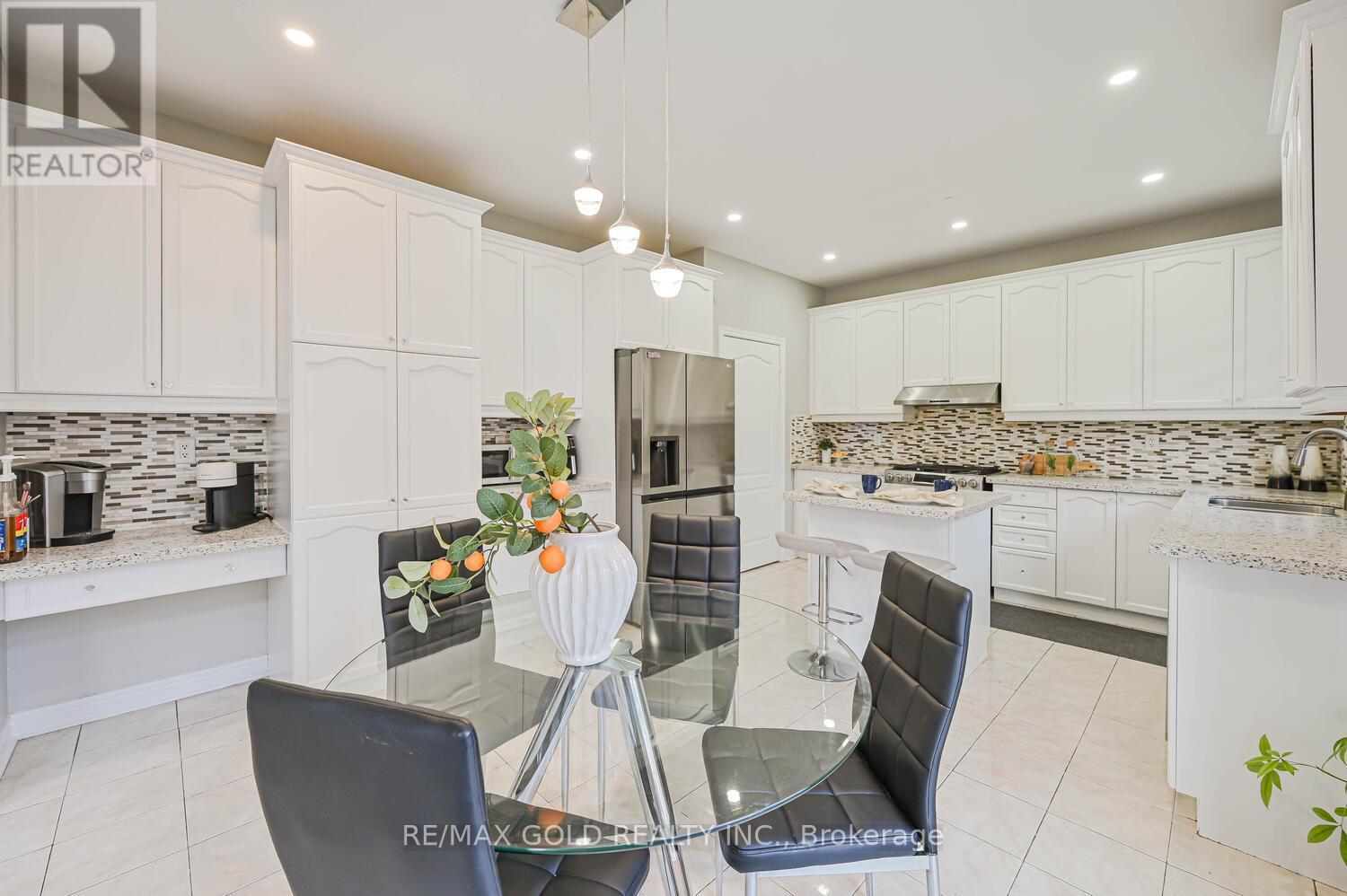 106 Watsonbrook Drive, Brampton, Ontario  L6R 0R4 - Photo 17 - W12573348