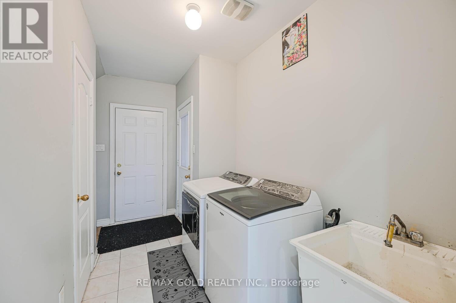 106 Watsonbrook Drive, Brampton, Ontario  L6R 0R4 - Photo 25 - W12573348