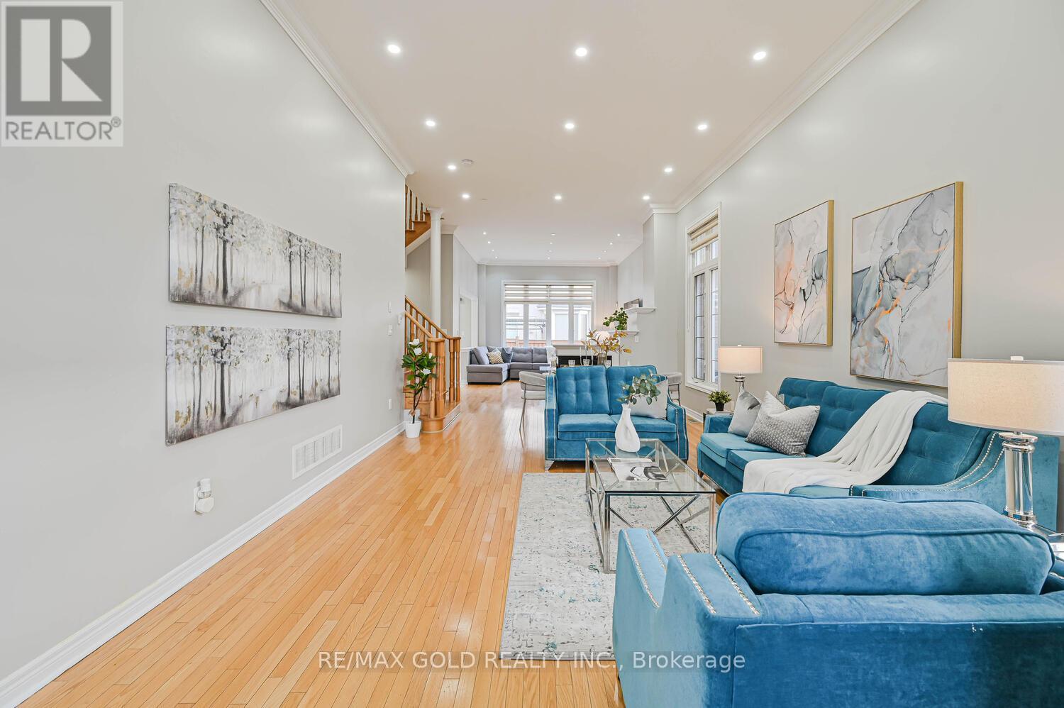 106 Watsonbrook Drive, Brampton, Ontario  L6R 0R4 - Photo 3 - W12573348