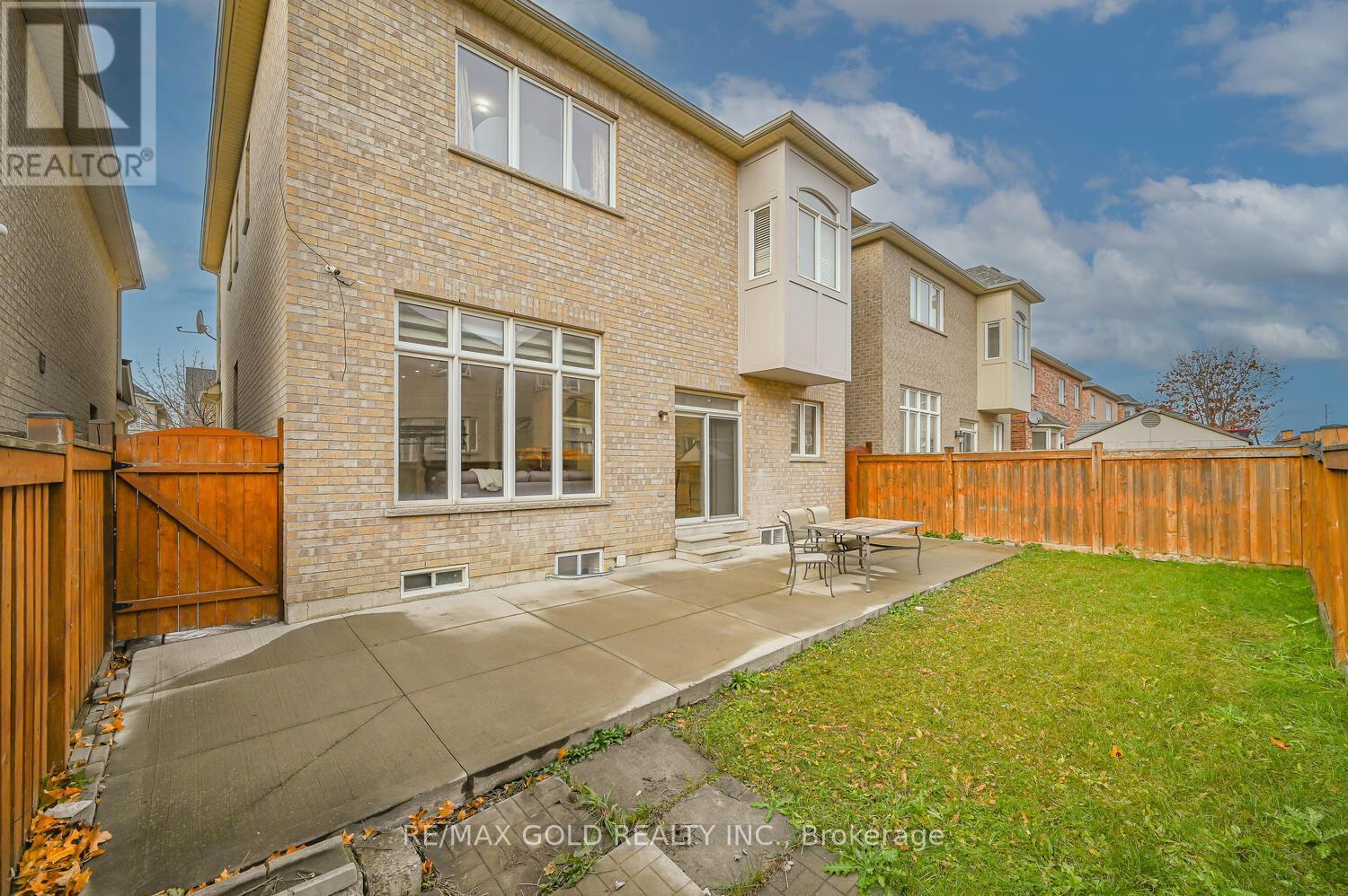 106 Watsonbrook Drive, Brampton, Ontario  L6R 0R4 - Photo 50 - W12573348