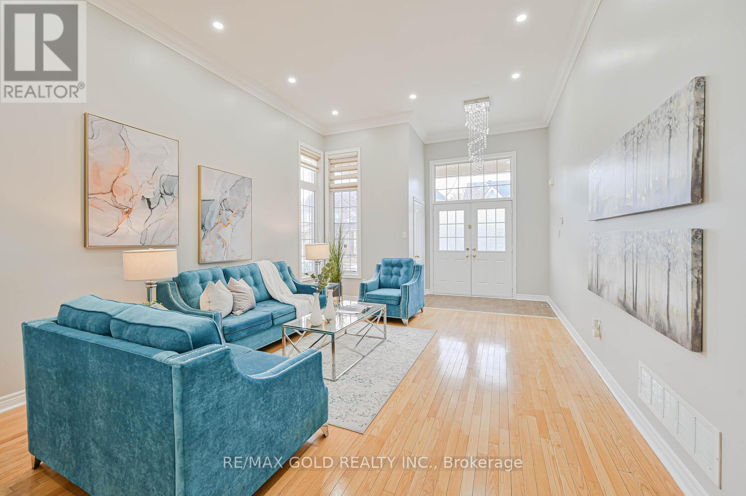 106 Watsonbrook Drive, Brampton, Ontario  L6R 0R4 - Photo 6 - W12573348