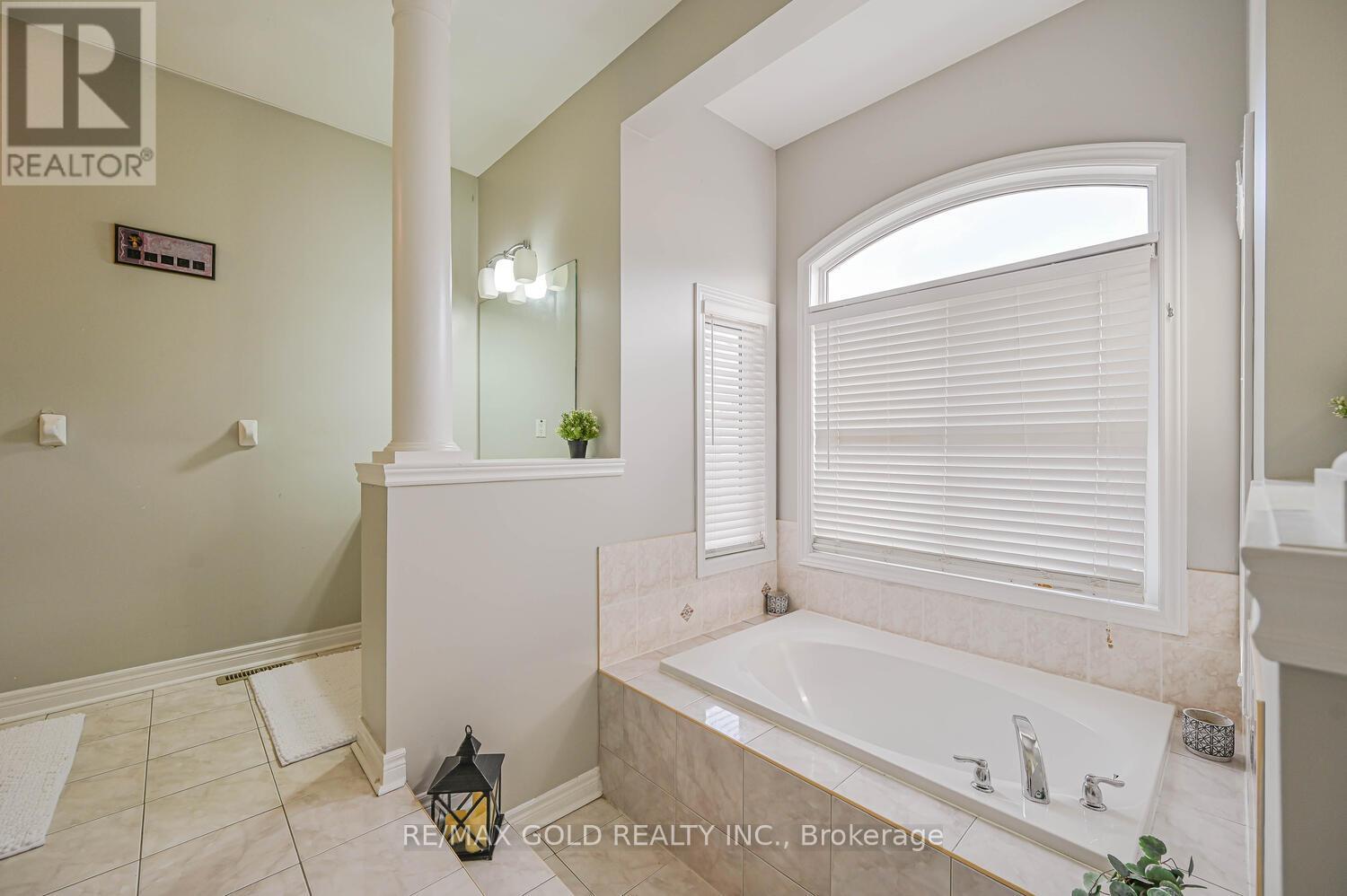 106 Watsonbrook Drive, Brampton, Ontario  L6R 0R4 - Photo 31 - W12573348