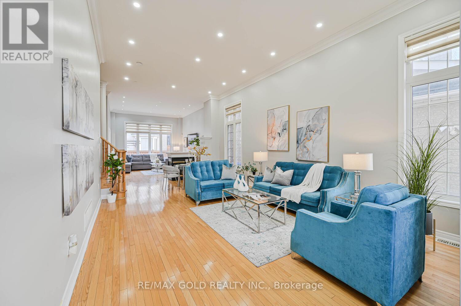 106 Watsonbrook Drive, Brampton, Ontario  L6R 0R4 - Photo 4 - W12573348