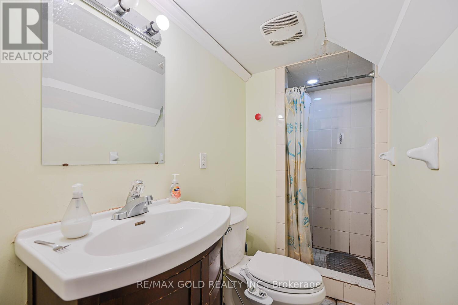 106 Watsonbrook Drive, Brampton, Ontario  L6R 0R4 - Photo 43 - W12573348