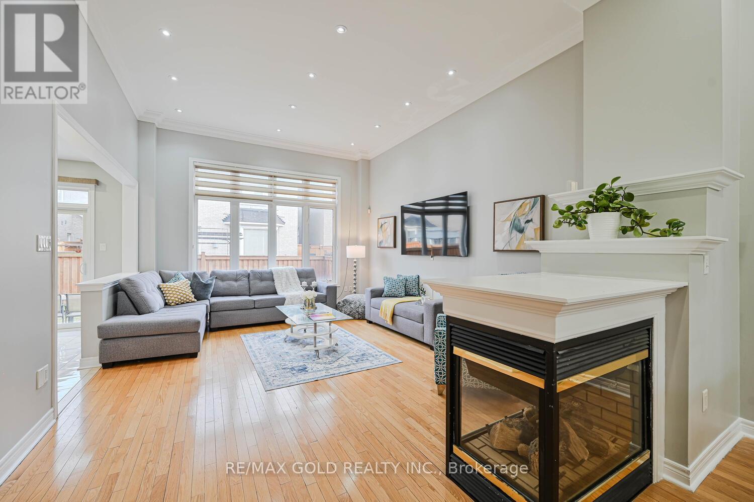 106 Watsonbrook Drive, Brampton, Ontario  L6R 0R4 - Photo 9 - W12573348