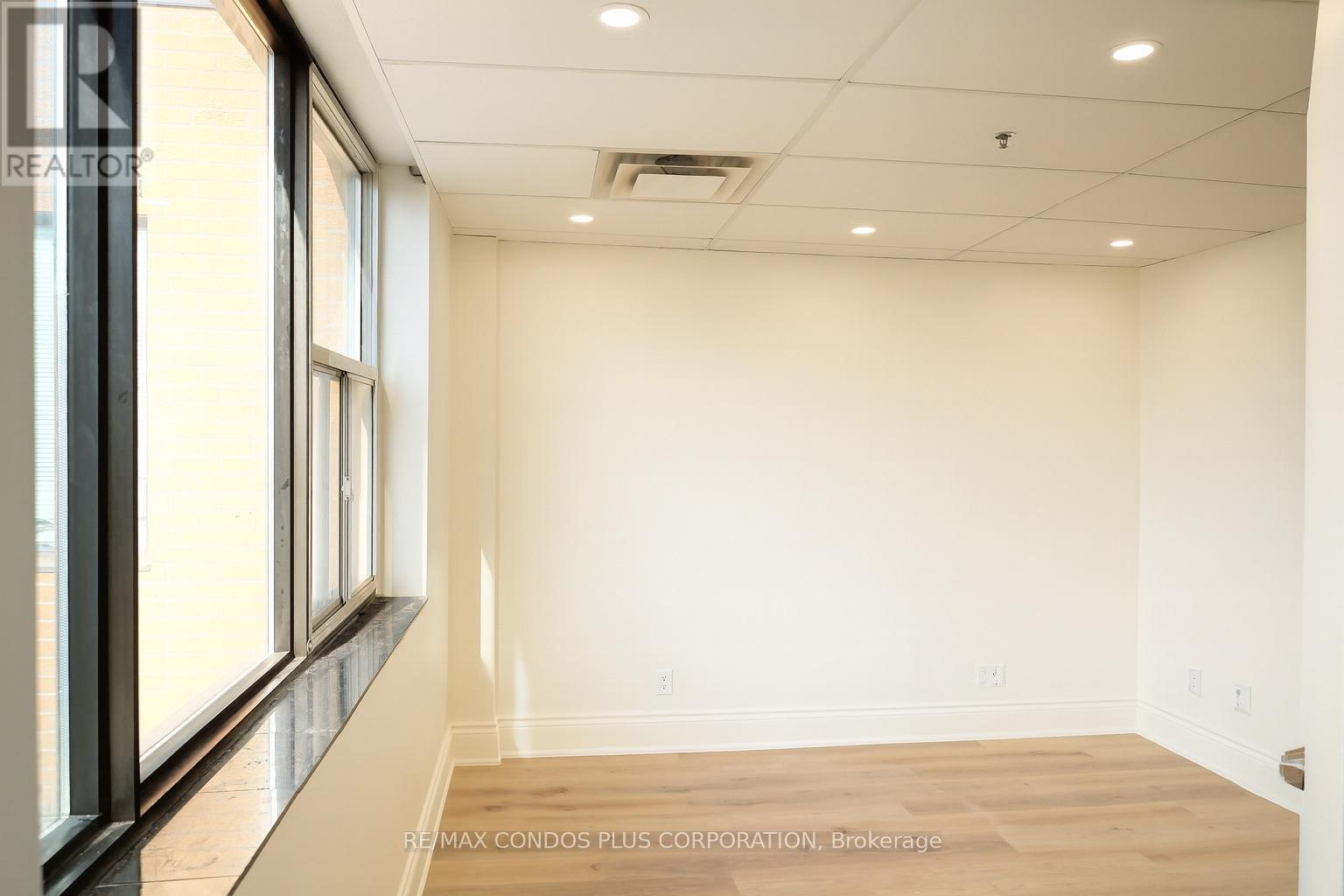 Unit 3 (Second Floor) - 260 Regina Road, Vaughan, Ontario  L4L 8P8 - Photo 2 - N12587650