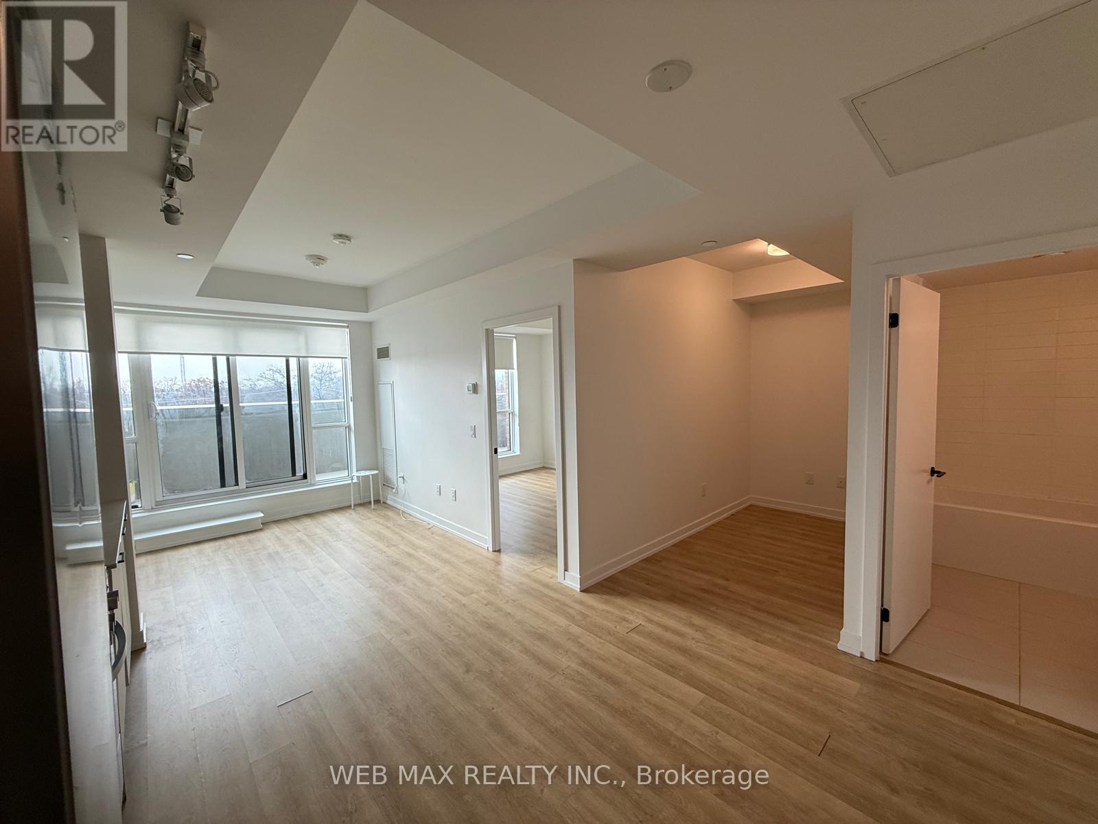 4 - 2300 St Clair Avenue W, Toronto, Ontario  M6N 0B3 - Photo 10 - W12587658