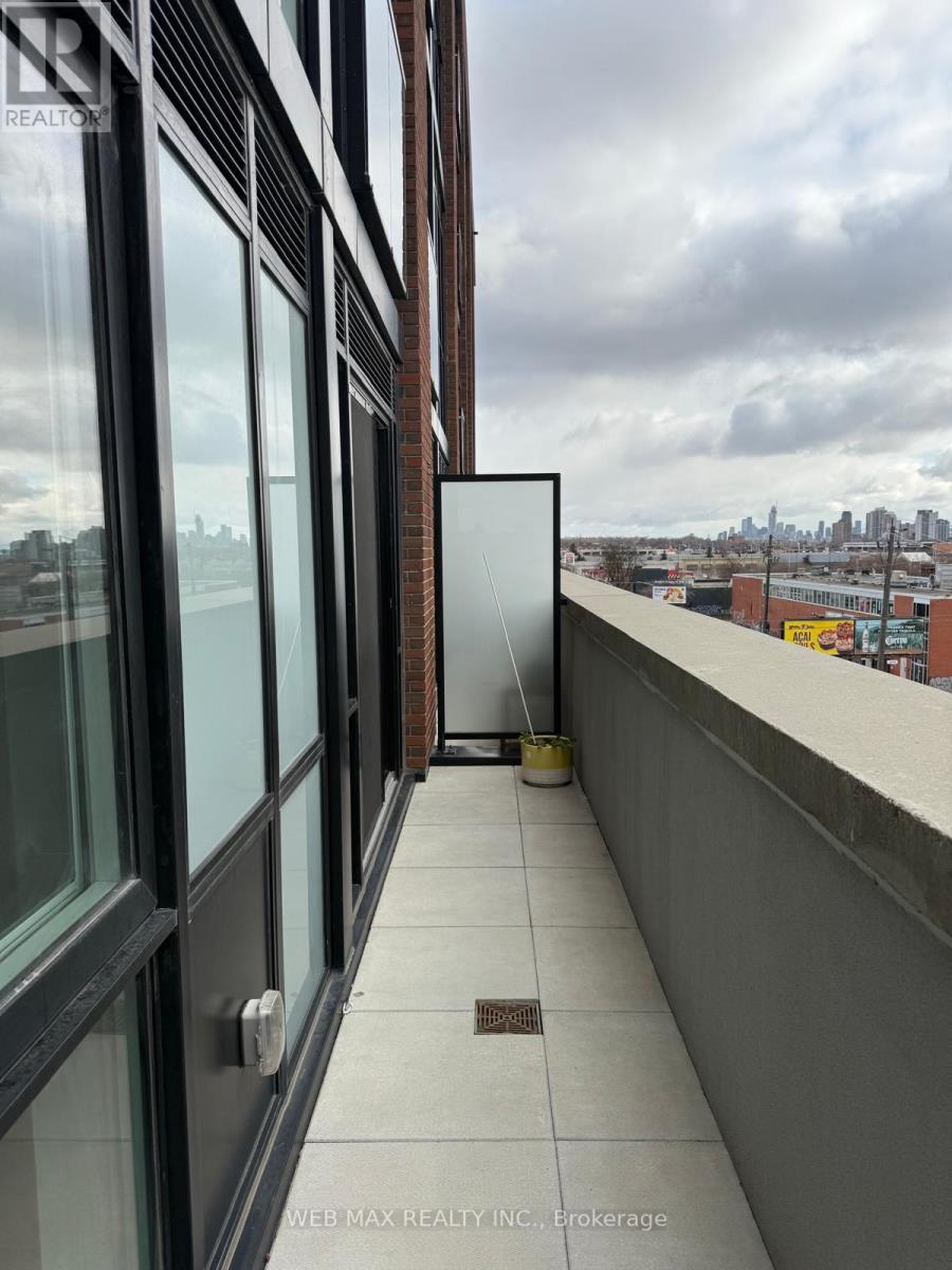 4 - 2300 St Clair Avenue W, Toronto, Ontario  M6N 0B3 - Photo 22 - W12587658