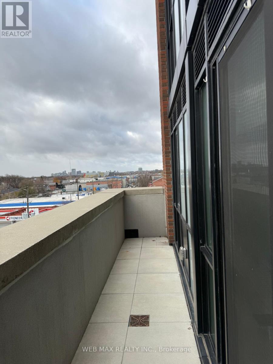 4 - 2300 St Clair Avenue W, Toronto, Ontario  M6N 0B3 - Photo 23 - W12587658