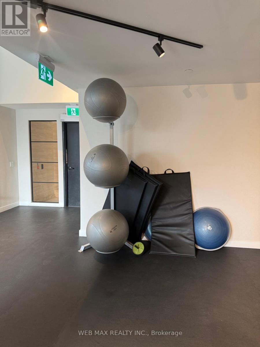 4 - 2300 St Clair Avenue W, Toronto, Ontario  M6N 0B3 - Photo 31 - W12587658