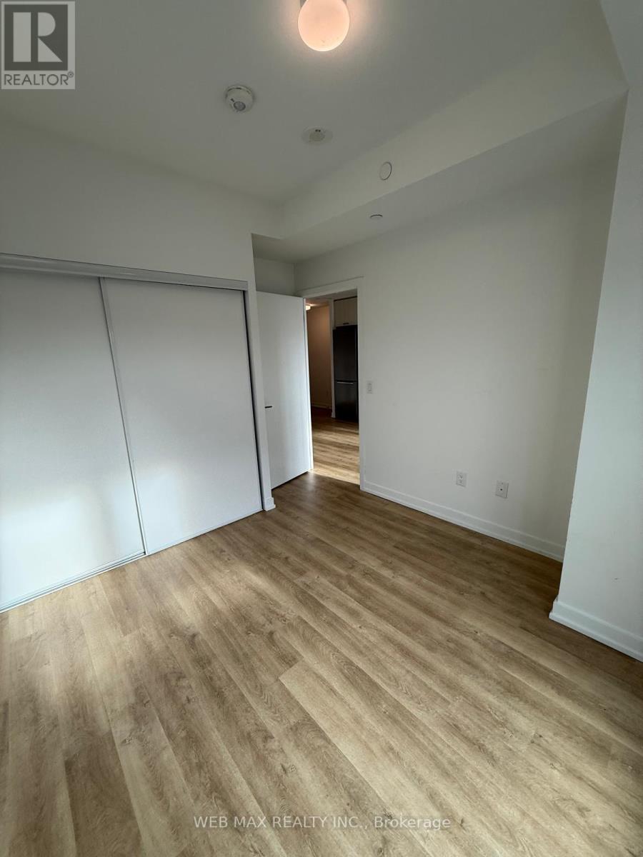 4 - 2300 St Clair Avenue W, Toronto, Ontario  M6N 0B3 - Photo 4 - W12587658