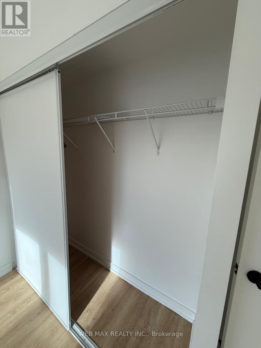 4 - 2300 St Clair Avenue W, Toronto, Ontario  M6N 0B3 - Photo 5 - W12587658