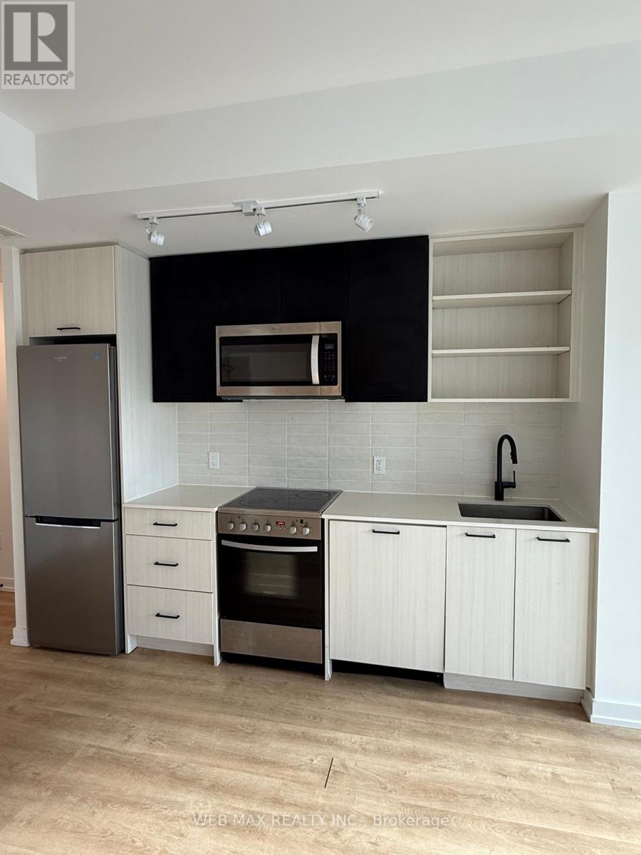 4 - 2300 St Clair Avenue W, Toronto, Ontario  M6N 0B3 - Photo 7 - W12587658