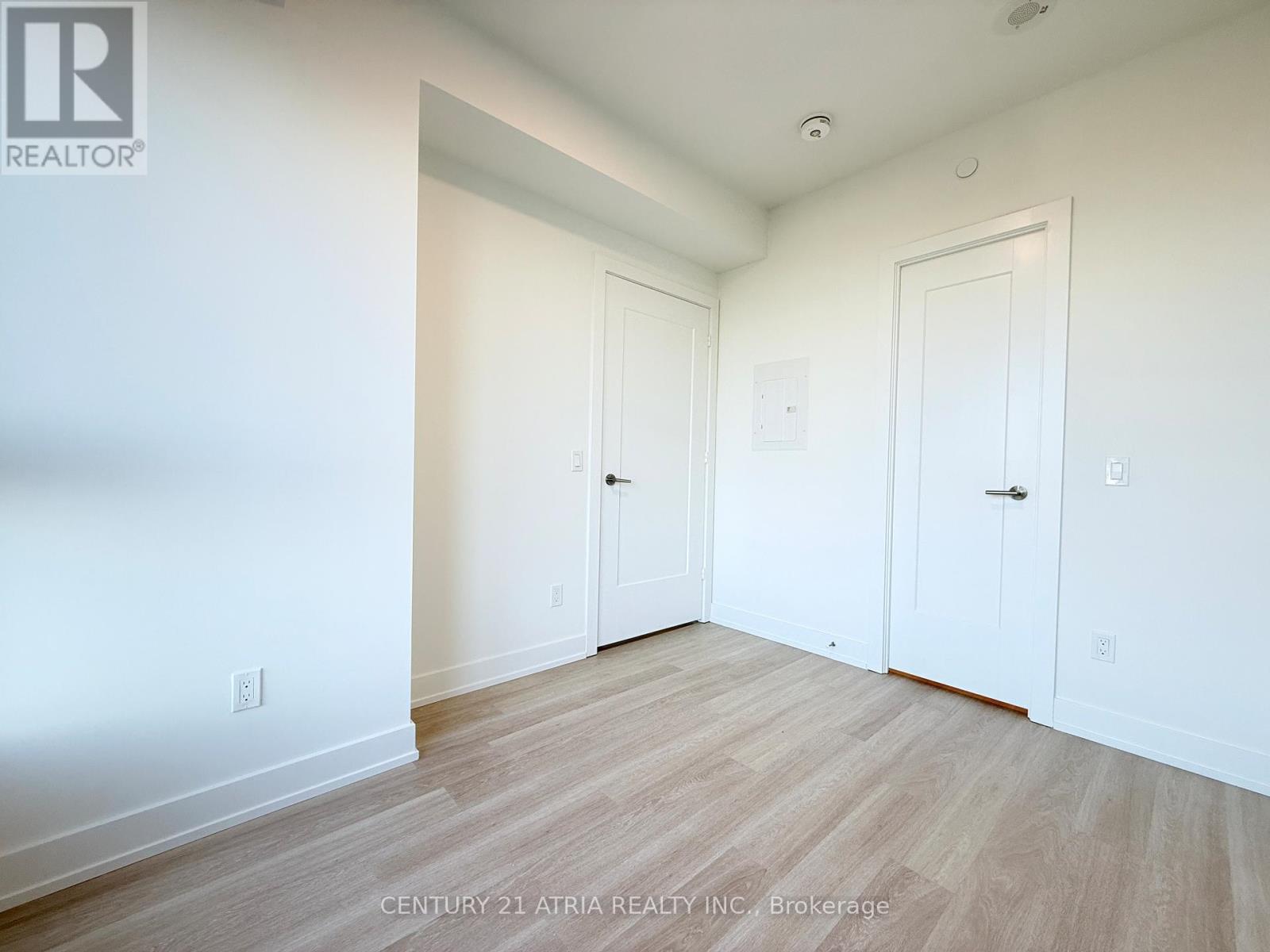 1003 - 60 Central Park Road Way, Toronto, Ontario  M9A 0E6 - Photo 17 - W12587682