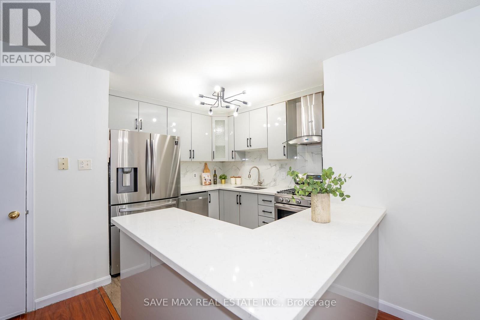 28 Gailwood Court, Brampton, Ontario  L6S 2E2 - Photo 10 - W12587684