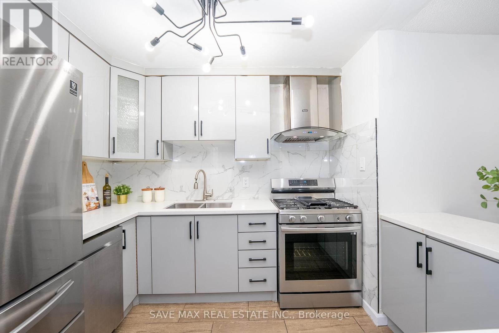 28 Gailwood Court, Brampton, Ontario  L6S 2E2 - Photo 11 - W12587684