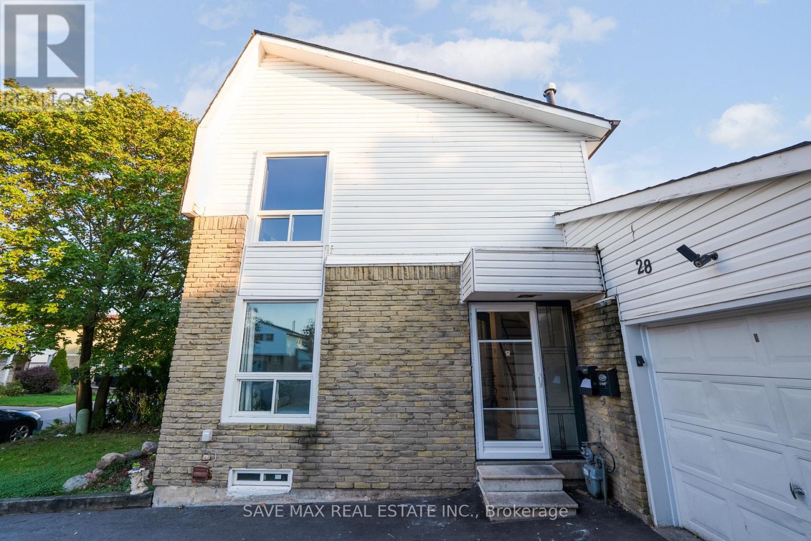 28 Gailwood Court, Brampton, Ontario  L6S 2E2 - Photo 2 - W12587684