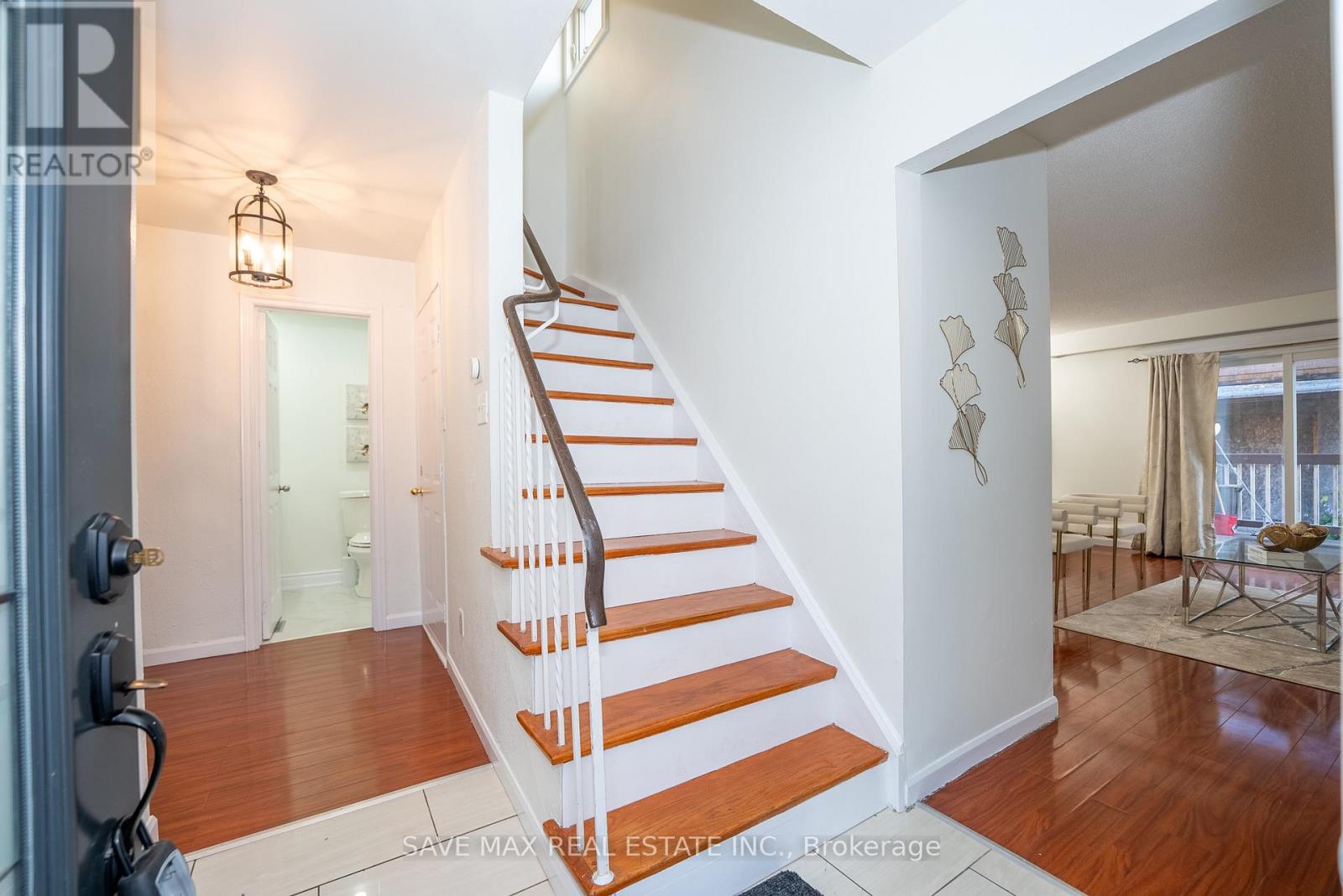 28 Gailwood Court, Brampton, Ontario  L6S 2E2 - Photo 4 - W12587684