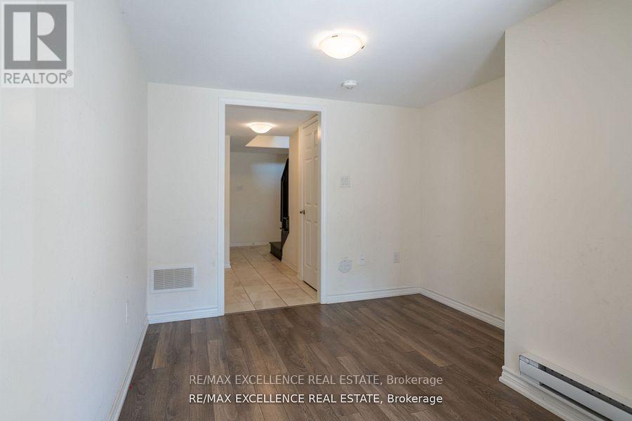 527 Fir Court, Milton, Ontario  L9E 1M3 - Photo 5 - W12587686