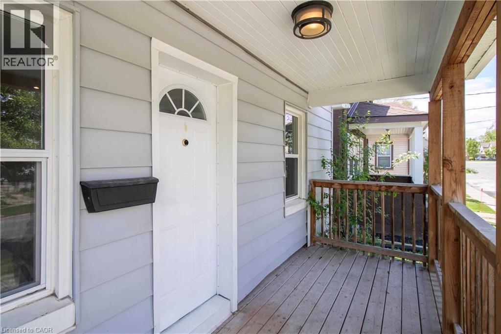 10 Manning Street, St. Catharines, Ontario  L2R 1H9 - Photo 3 - 40791320