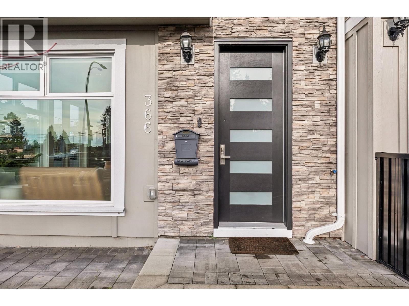 366 W Keith Road, North Vancouver, British Columbia  V7M 1M1 - Photo 2 - R3070205