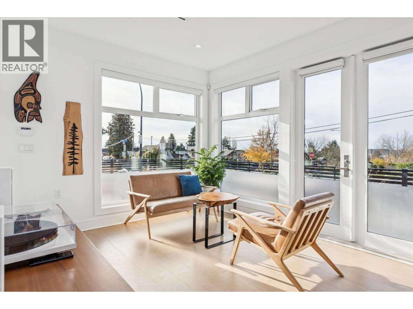 366 W Keith Road, North Vancouver, British Columbia  V7M 1M1 - Photo 3 - R3070205