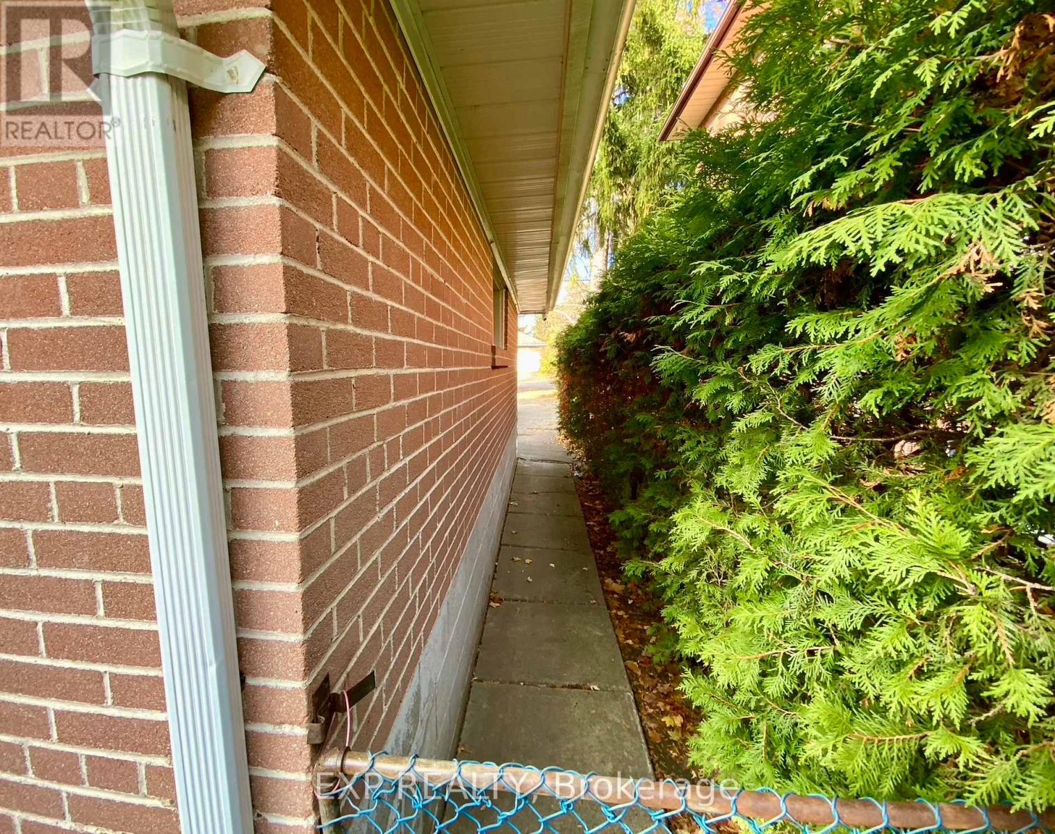 69 Edgar Avenue, Richmond Hill, Ontario  L4C 6K2 - Photo 27 - N12532372