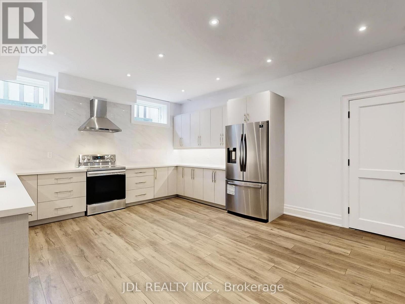 39 Howard Road, Newmarket, Ontario  L3Y 3G6 - Photo 31 - N12574410