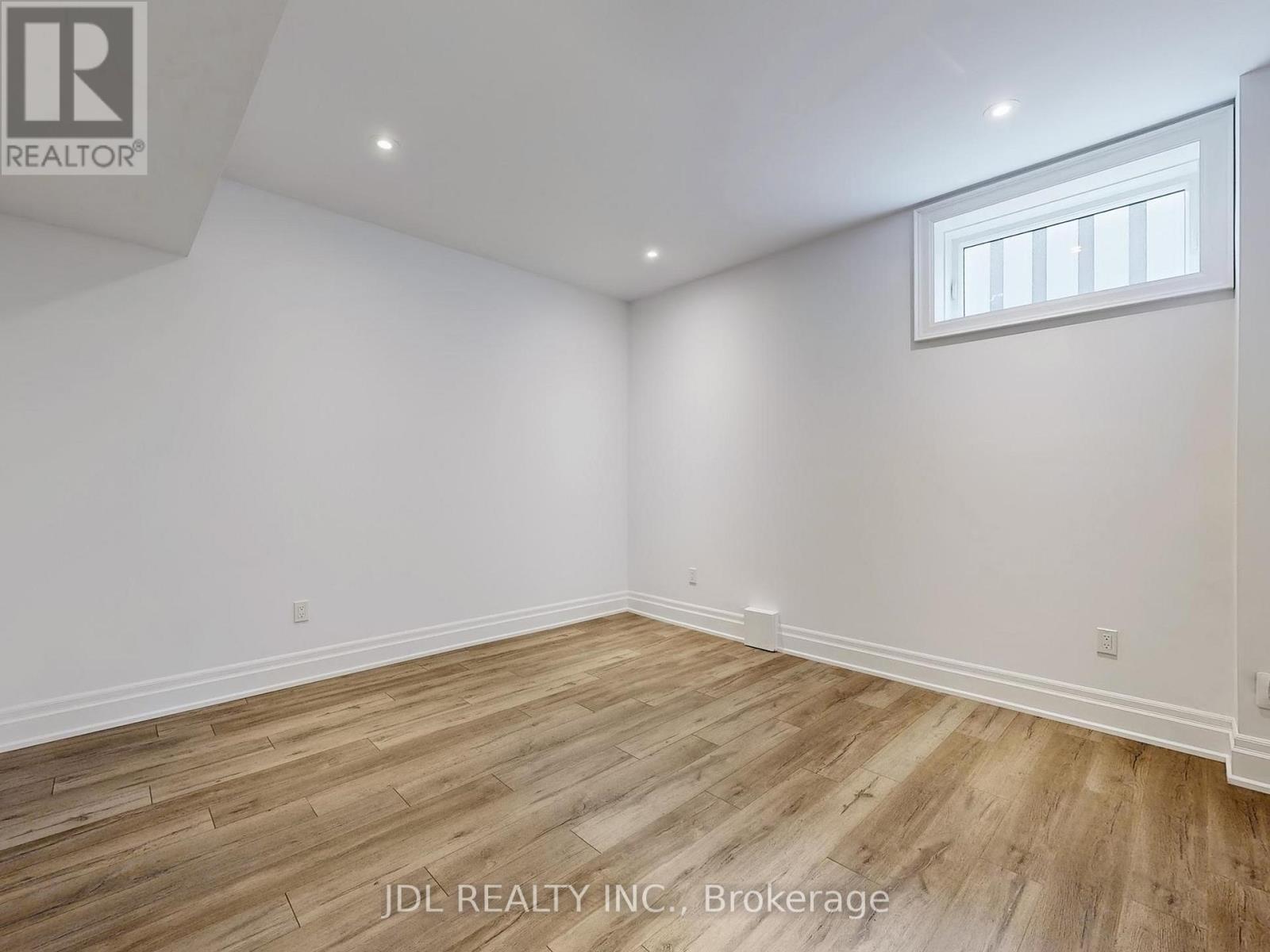 39 Howard Road, Newmarket, Ontario  L3Y 3G6 - Photo 37 - N12574410