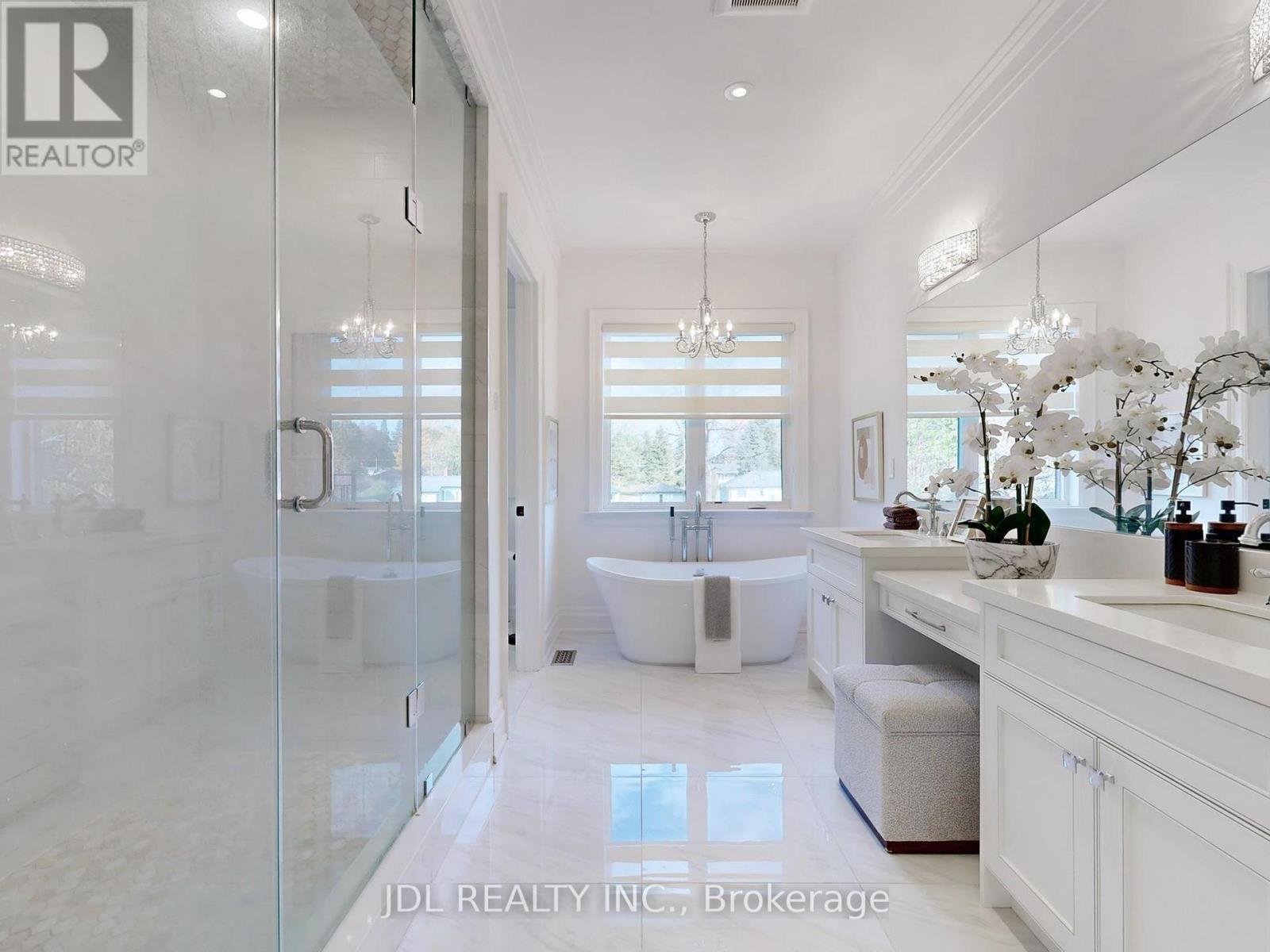 39 Howard Road, Newmarket, Ontario  L3Y 3G6 - Photo 22 - N12574410