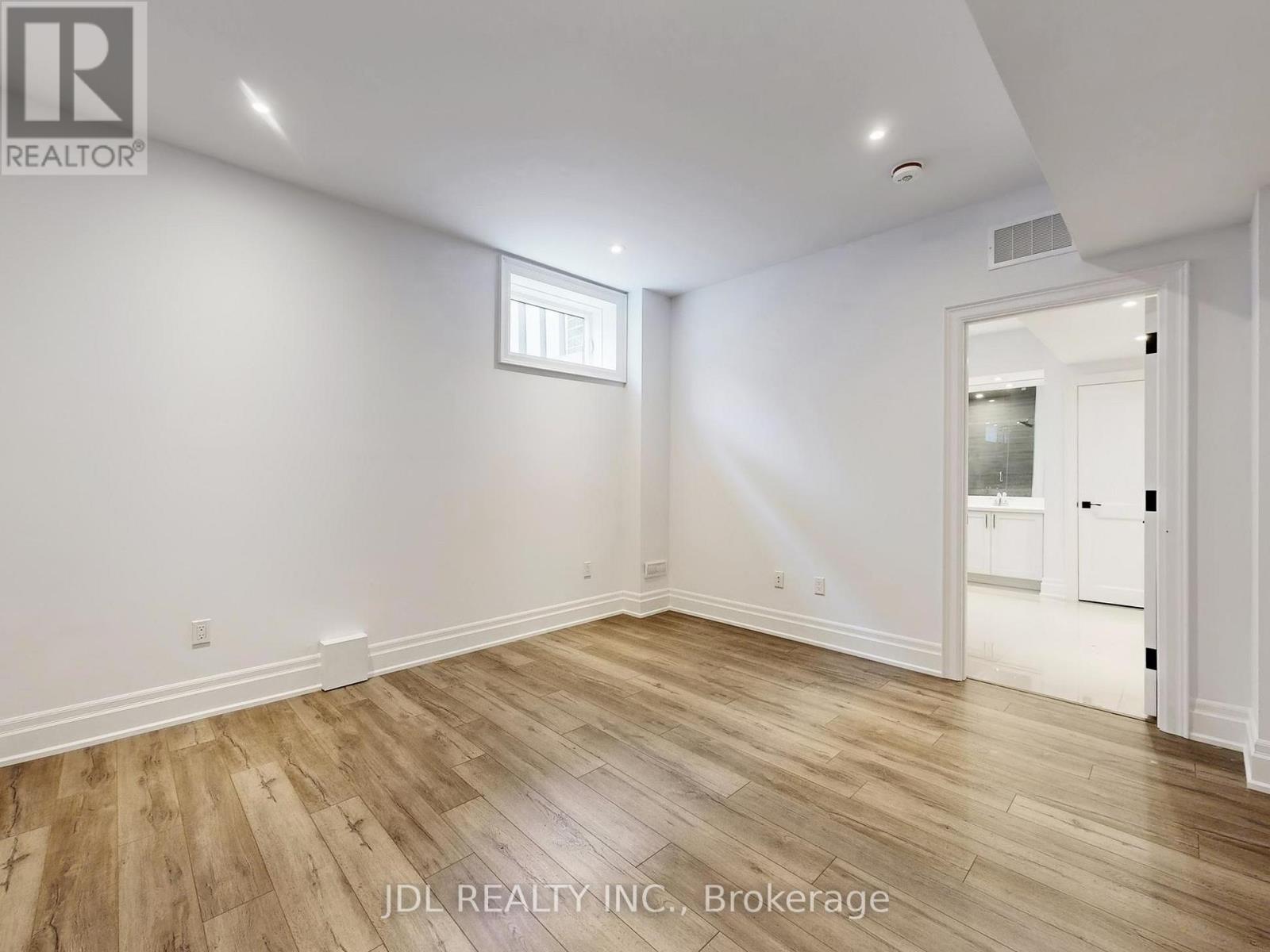 39 Howard Road, Newmarket, Ontario  L3Y 3G6 - Photo 34 - N12574410